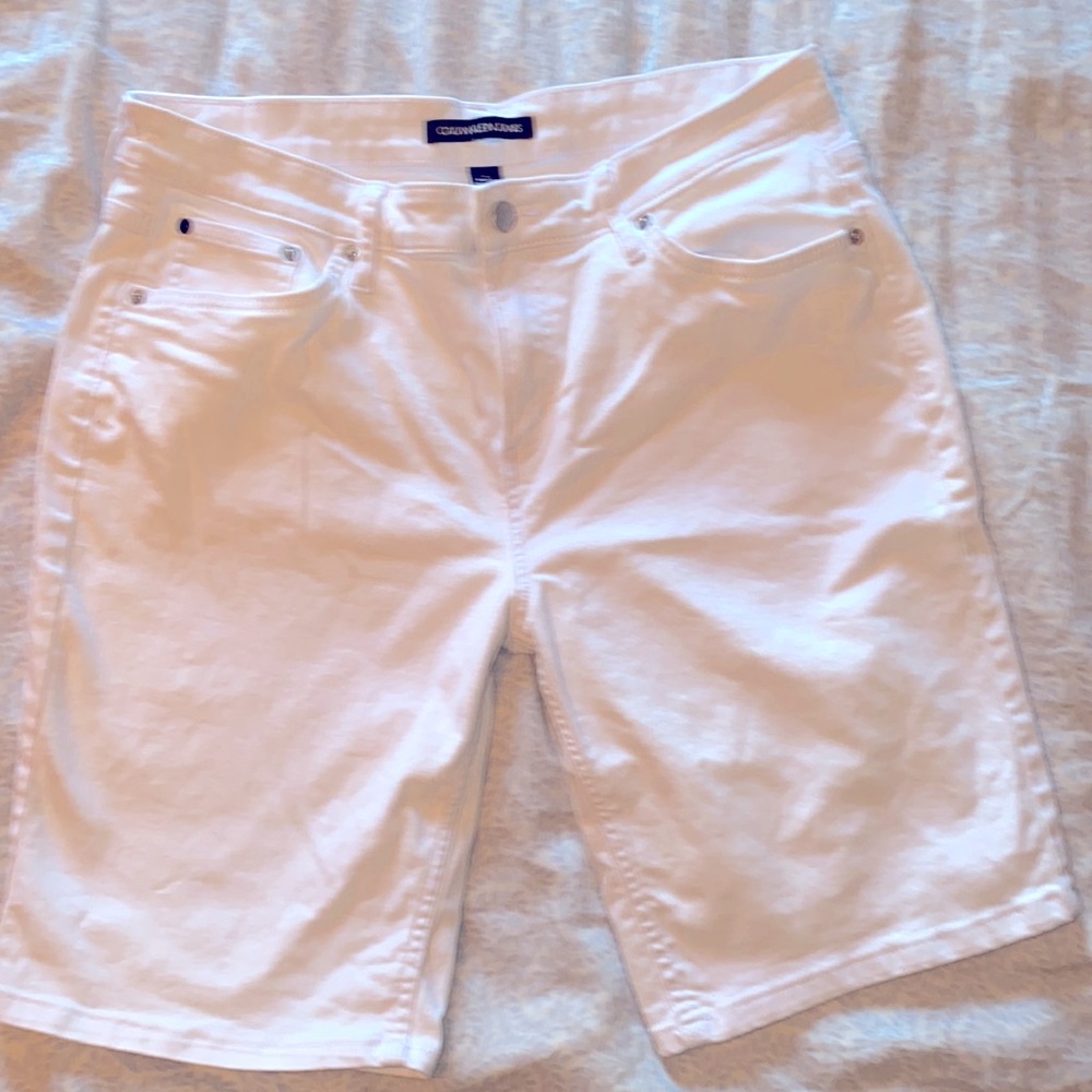 Calvin Klein Women’s White Bermuda length shorts. Size 14. Like New.